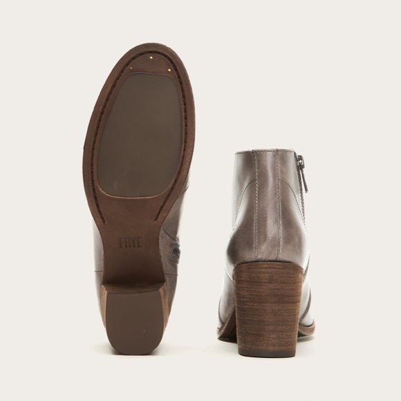 NEW FRYE Short Nora Zip Boots - 9 - Picture 6 of 14